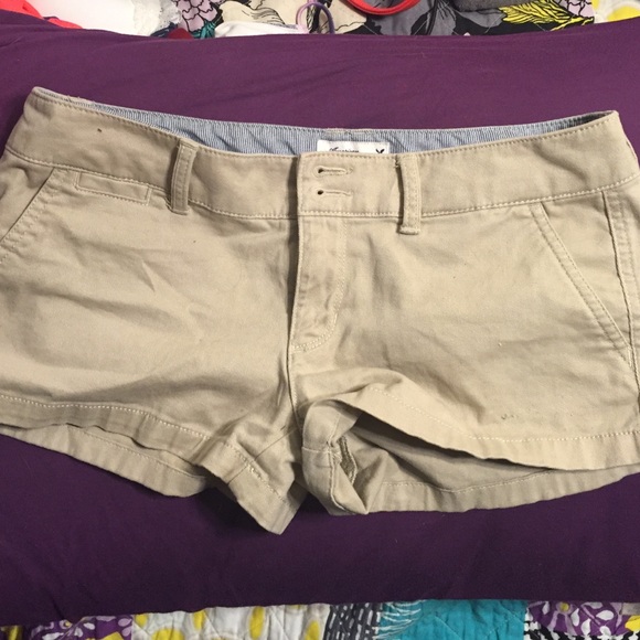 AE khaki shorts!