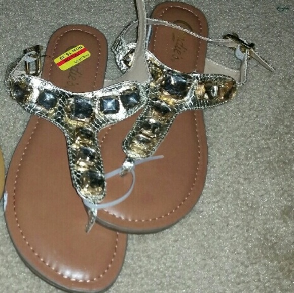 Nwt sandals