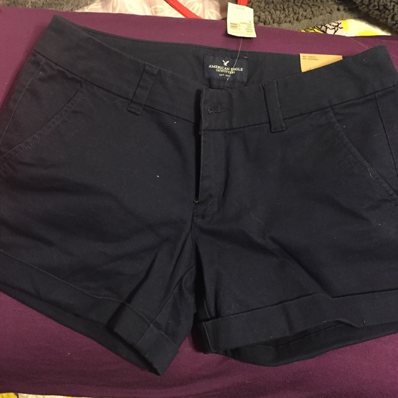 NWT Mid-rise navy short!