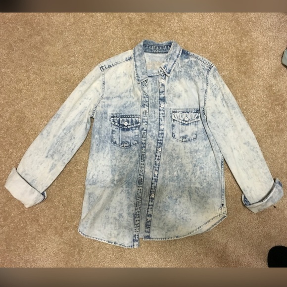✅SOLD✅ NWOT GAP Acid Wash Denim Shirt - Picture 1 of 2