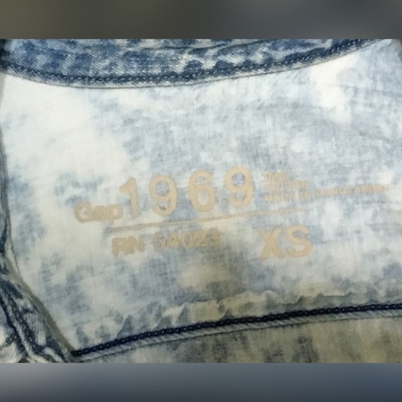 ✅SOLD✅ NWOT GAP Acid Wash Denim Shirt - Picture 2 of 2