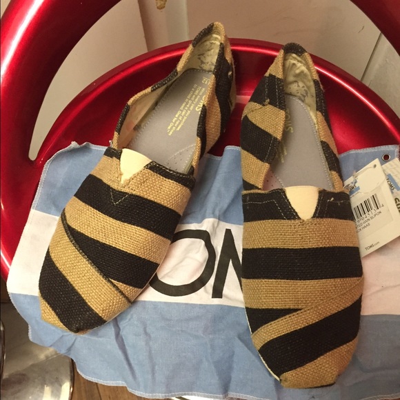 New TOMS with tags (Men)