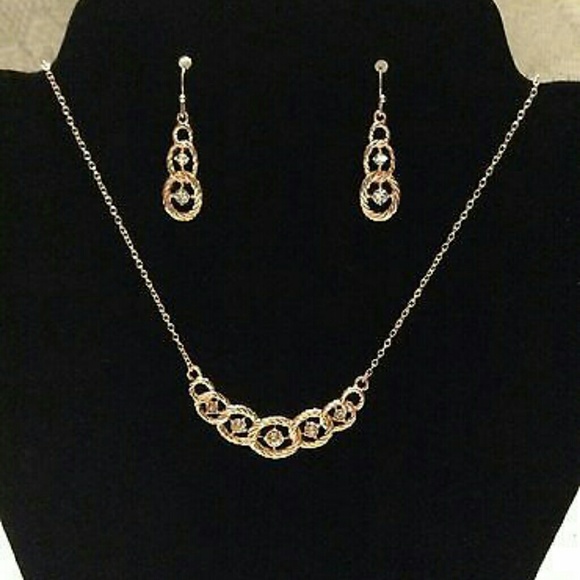 Necklace and earring gift set