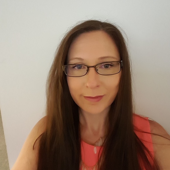 Meet your Posher, Cynthia - Picture 2 of 2