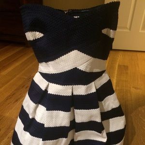 BCBG brand new dress XS. Navy and white stripes.