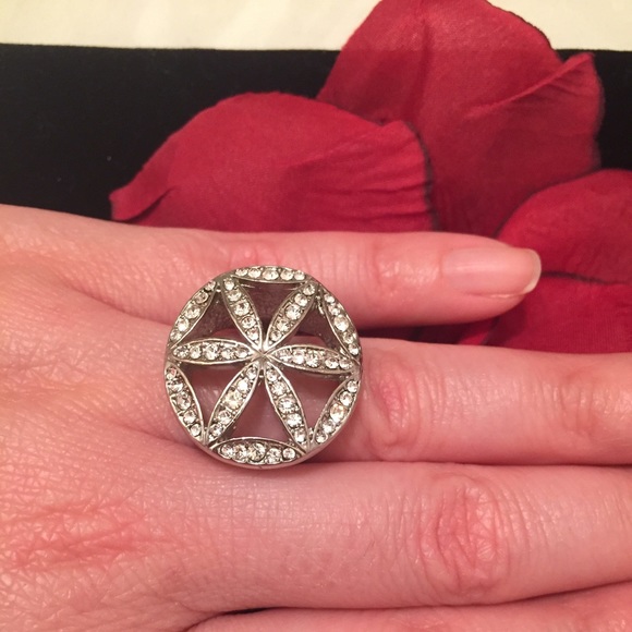 Cocktail ring💍 - Picture 2 of 2