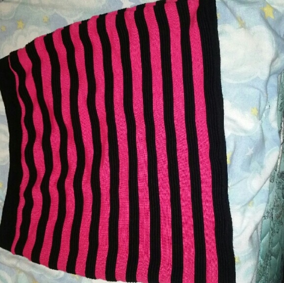 Pink and black stretchy skirt