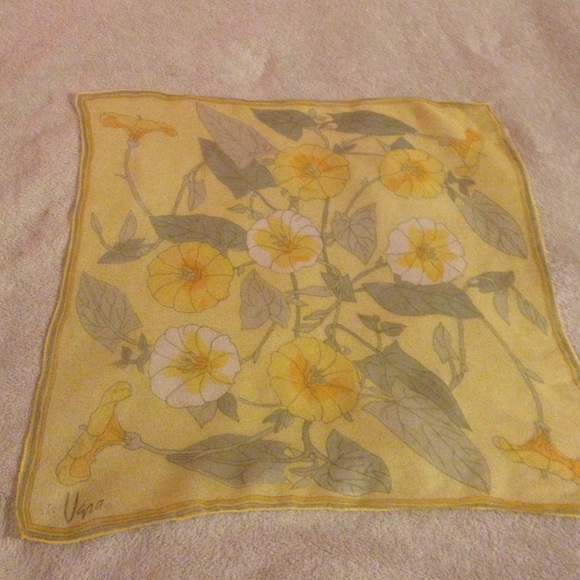 BEAUTIFUL CHIFFON VINTAGE VERA SILK SCARF CIRC 60s