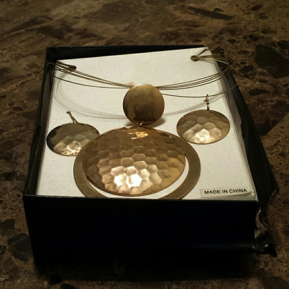 New Ladies Necklace  "Set"