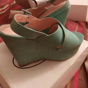 Wedge shoes