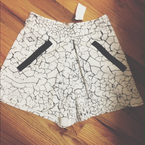 LF Pants - LF Crackle Shorts NWT