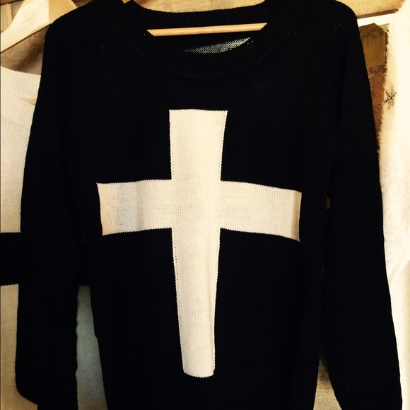 Unbranded Tops - 🎄🎄Black/White or Ivory/Black Cross Sweater❤️❤️