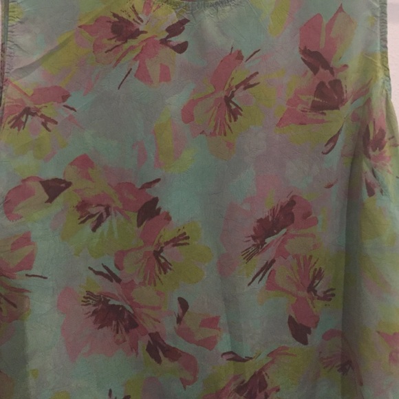 ⚡️ BOGO ⚡️ Floral Tank - Picture 2 of 3