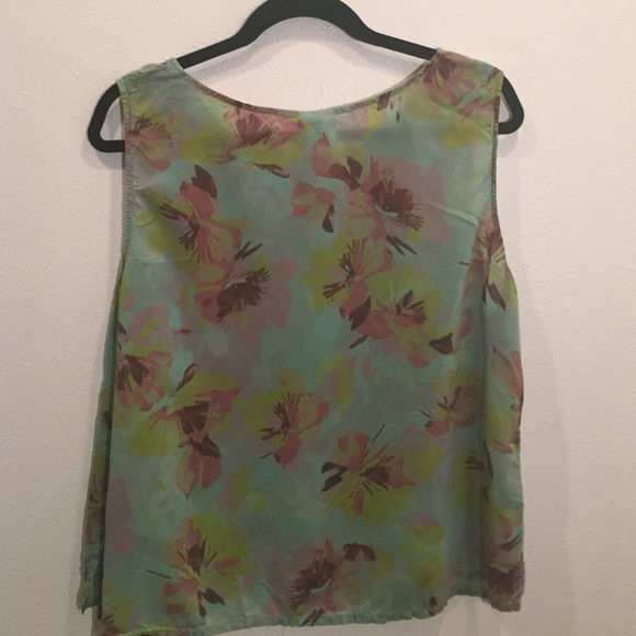 ⚡️ BOGO ⚡️ Floral Tank - Picture 3 of 3