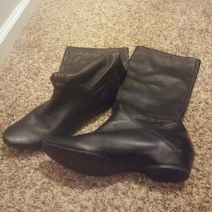 Kenneth Cole black leather boots