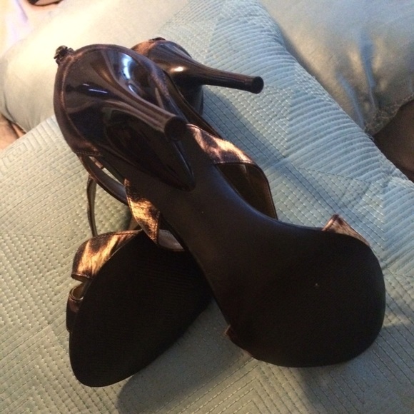 Carlos Santana leopard print 31/2 inch heels - Picture 3 of 4