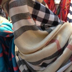 Very nice,high quality infinity scarf