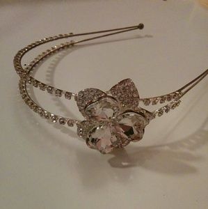 Silver jeweled flower headband