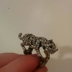Tiger ring