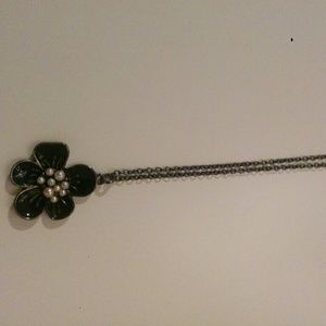 Black pearl flower necklace