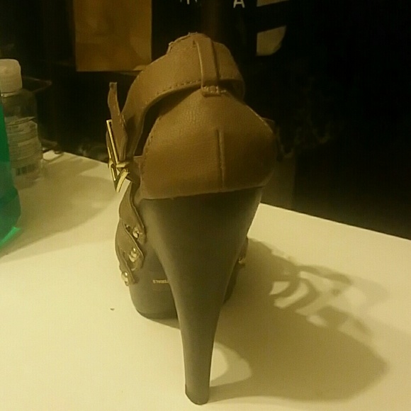 Heels - Picture 2 of 3