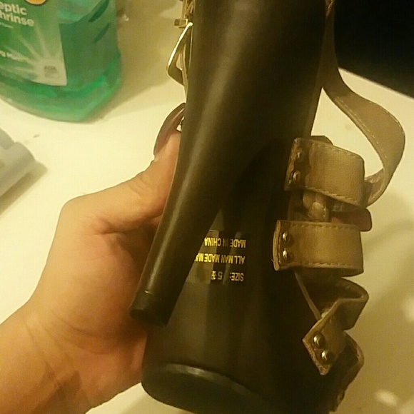 Heels - Picture 3 of 3