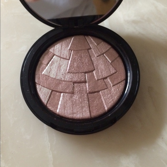 Anastasia illuminate in Rivera