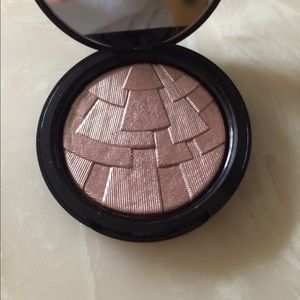 Anastasia illuminate in Rivera