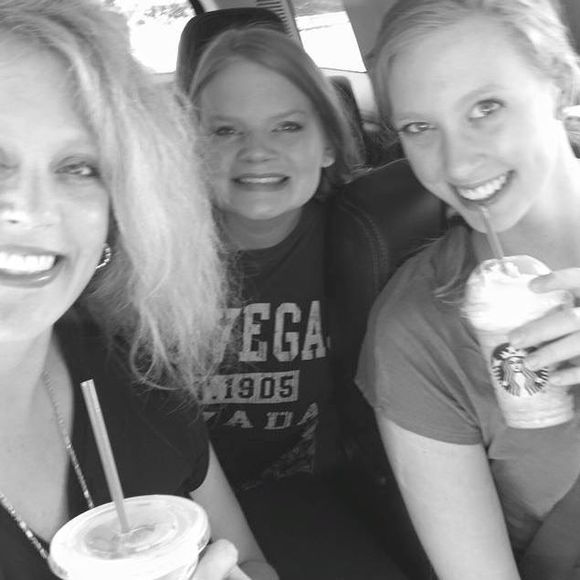 Meet your Posher, Sarah - Picture 1 of 1