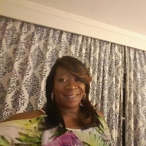 Meet your Posher, Sharon