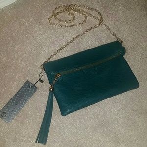Super Chic Green Tassel Clutch!! :)