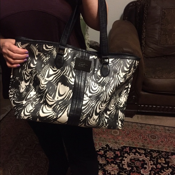 L.A.M.B bag authentic black and white shoulder bag - Picture 3 of 3