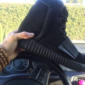 yeezy 750 boost black new with the receipt！