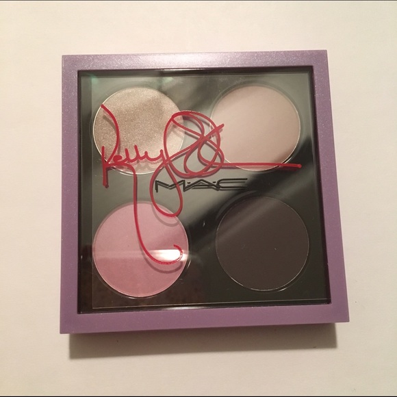 NWT MAC Osbourne LE Eye Shadow Quad Bloody Brilliant - Picture 2 of 5