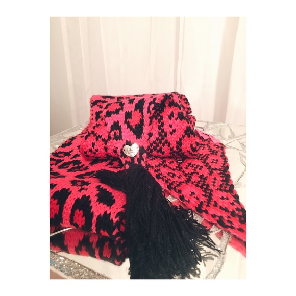 Betsy Johnson knit black and pink scarf