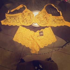 Matching bra and underwear (floral design)