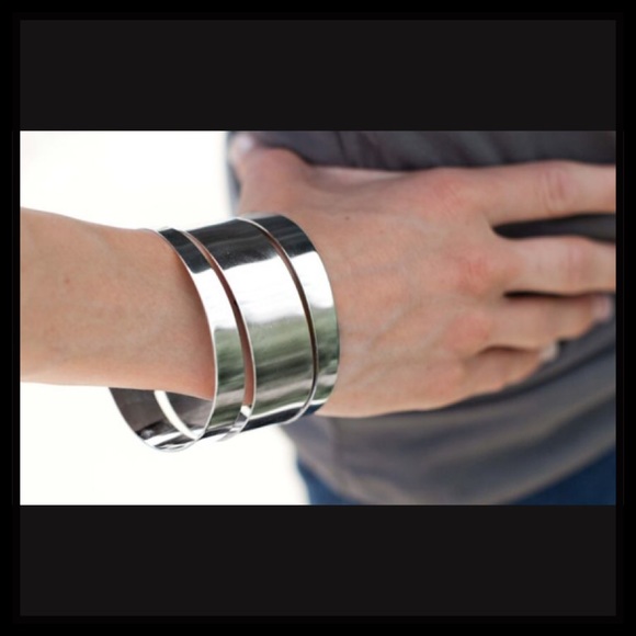 PAPARAZZI CHARISMATICALLY CHROME BRACELET, NEW!