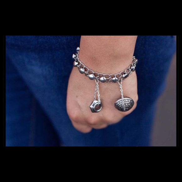 PAPARAZZI "KEEP ME IN SUSPENSE"SILVER BRACELET,NEW