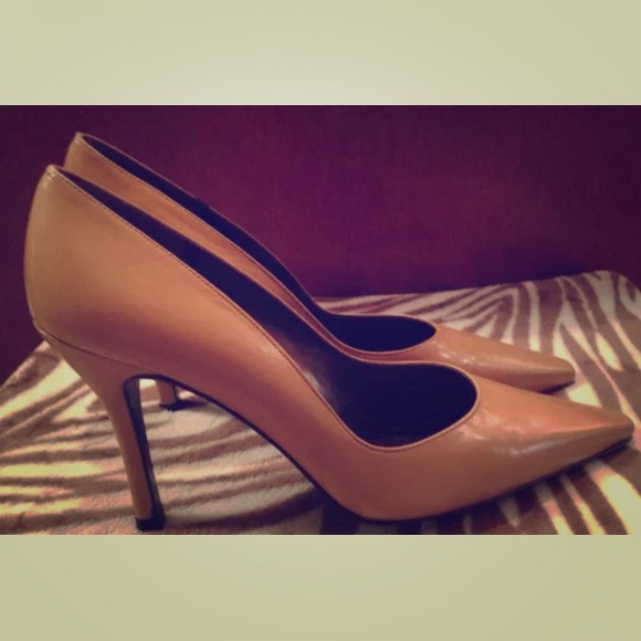 SALE! STUART WEITZMAN Nude Leather heels size 8.5B