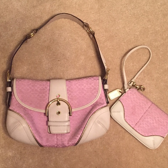 Flash Sale! 🎉 COACH soho bag pink/whi w/wristlet