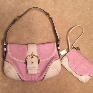Flash Sale! 🎉 COACH soho bag pink/whi w/wristlet