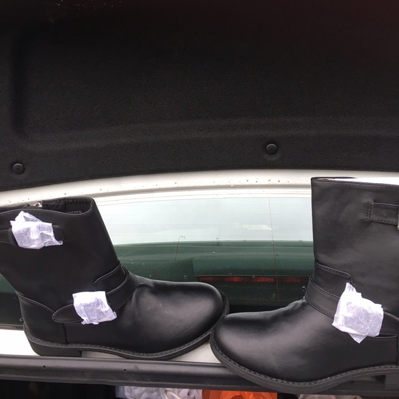 NWT black boots.