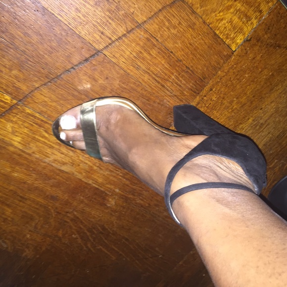 Shoes - Picture 3 of 4