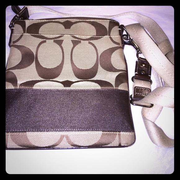 Coach Handbags - Coach Khaki/Brown sign. Crossbody