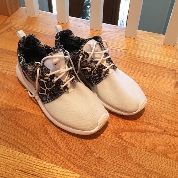 Nike roshe snakeskin