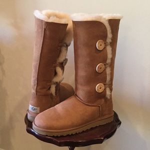Womens UGG Boots/Bailey Button Triplet.