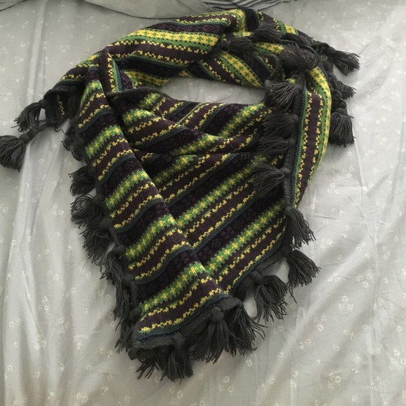 Steve Madden Triangle scarf