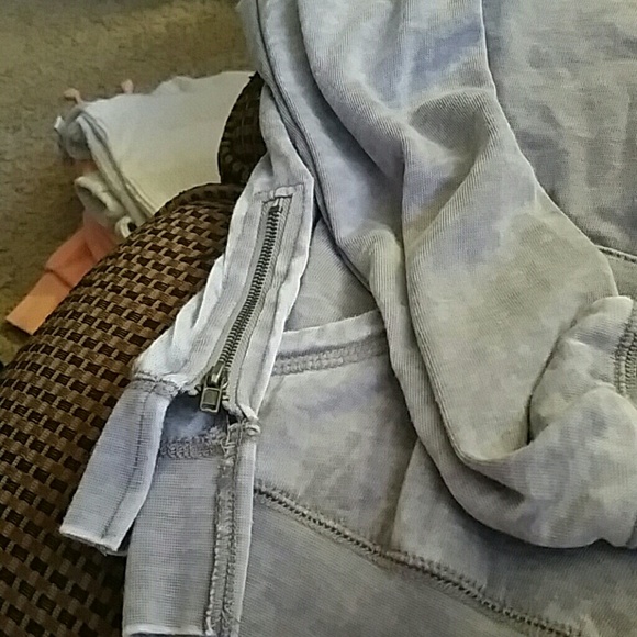 Pullover - Picture 2 of 3