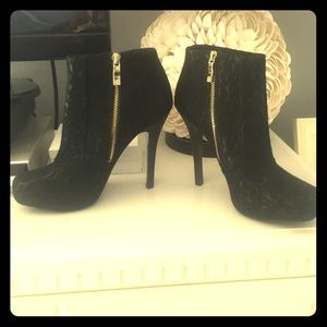 House of Harlow Black Lace Booties