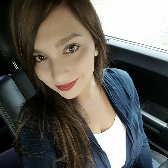 Meet your Posher, Crystal